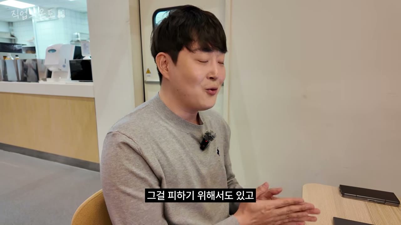 중국 썸네일을 AI로 바꿔 묶임을 피하려 함